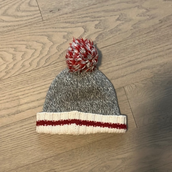 ✨2 for $10✨Canadiana Pom Pom beanie - Picture 2 of 3